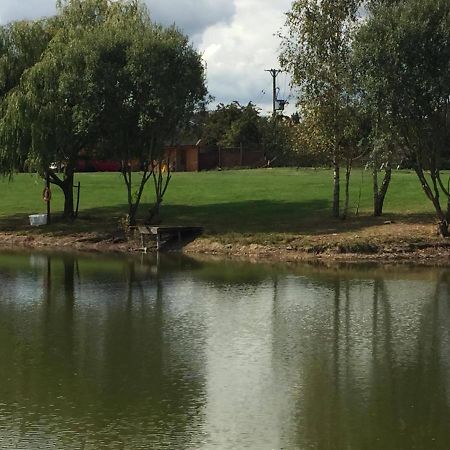 Elton Barn Fishery & Retreat Nottingham Exterior foto